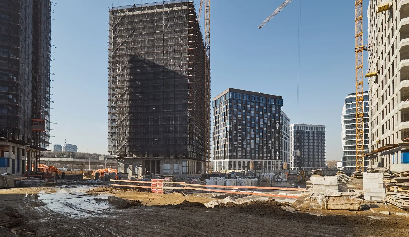 Апрель 22