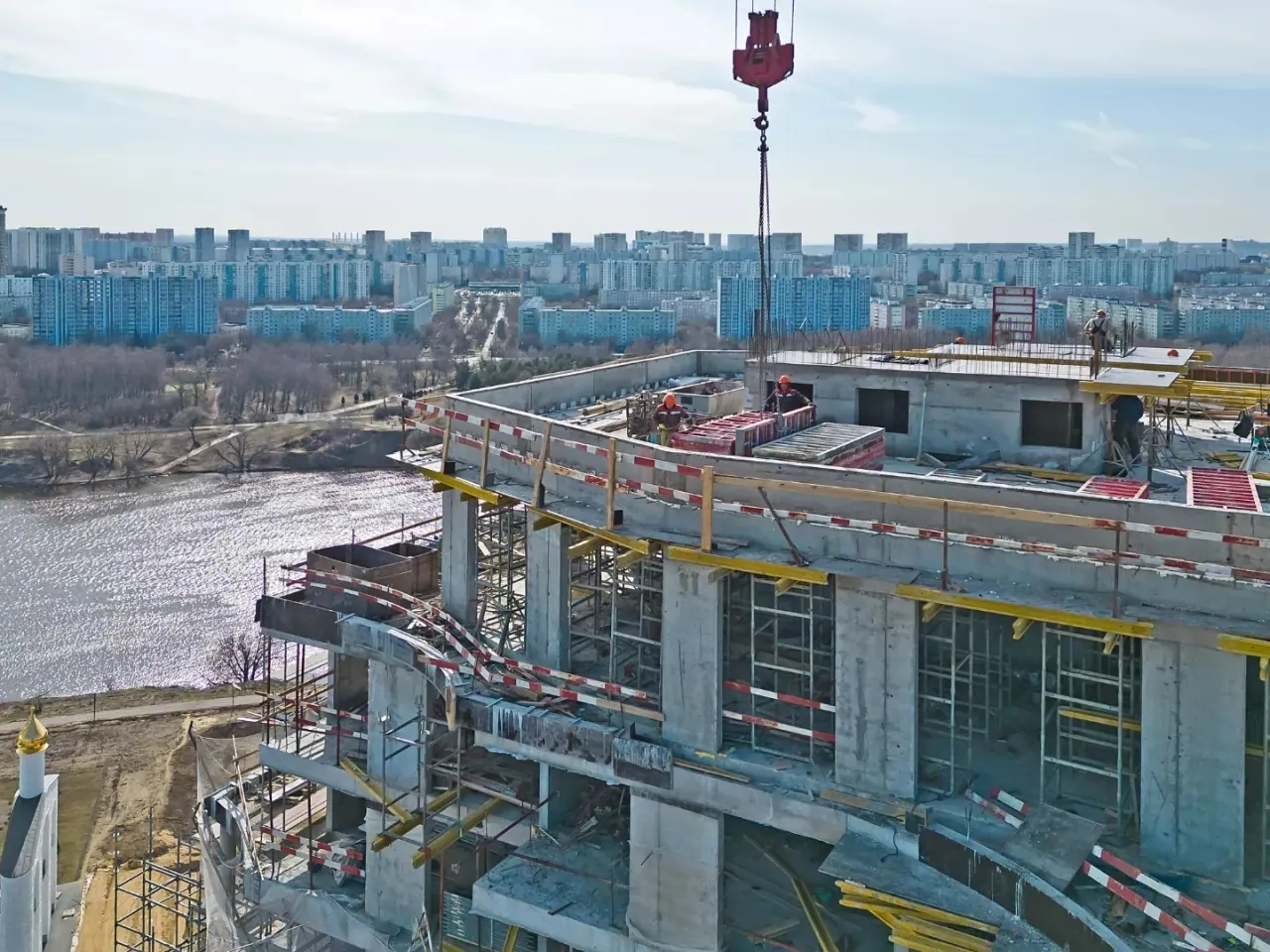 Апрель 2023