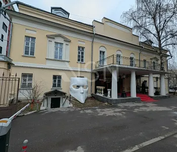 Здание, 1 210,00 м², Витрины , Трафик, 1-ая линия, 100 кВт
